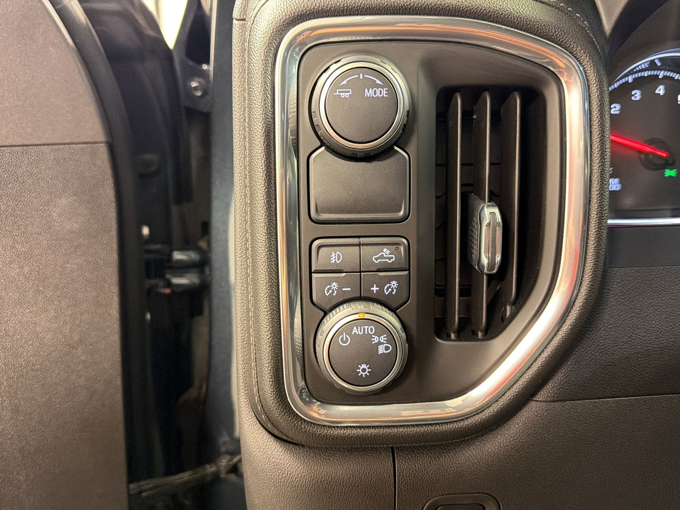 Used 2021 Chevrolet Silverado 1500 RST w/ Bed Protection Package image 26