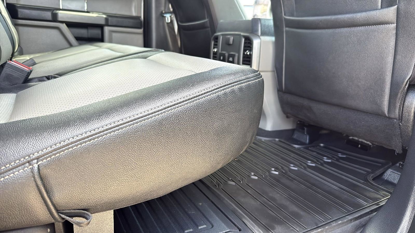 Used 2020 Ford F350 XLT w/ XLT Premium Package image 23