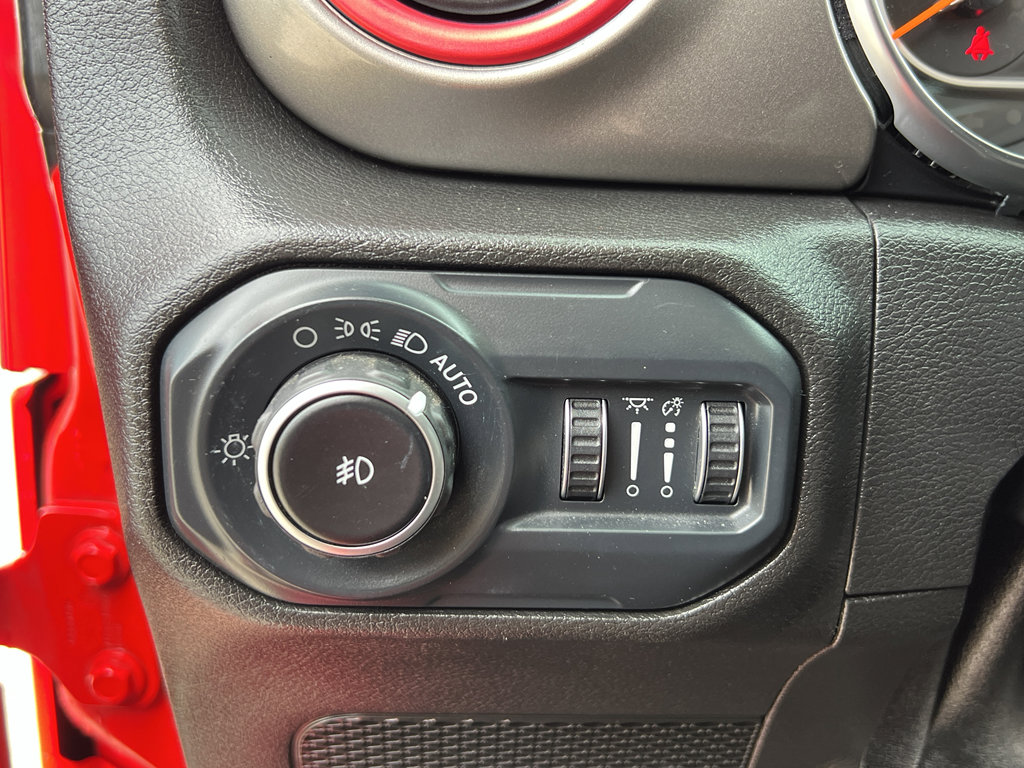 Used 2018 Jeep Wrangler Unlimited Sahara w/ Cold Weather Group image 17