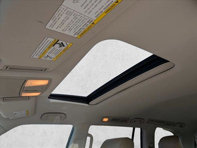 Used 2017 Nissan Armada Platinum w/ Interior Lighting Package image 11