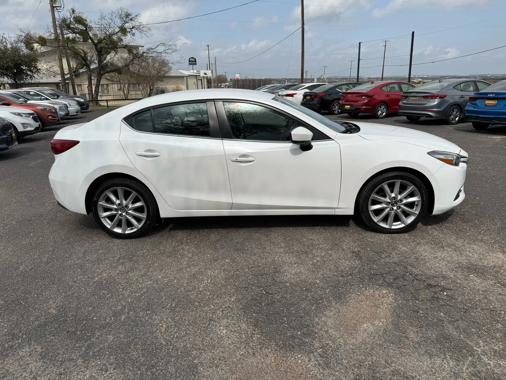 Used 2017 MAZDA MAZDA3 Touring image 4