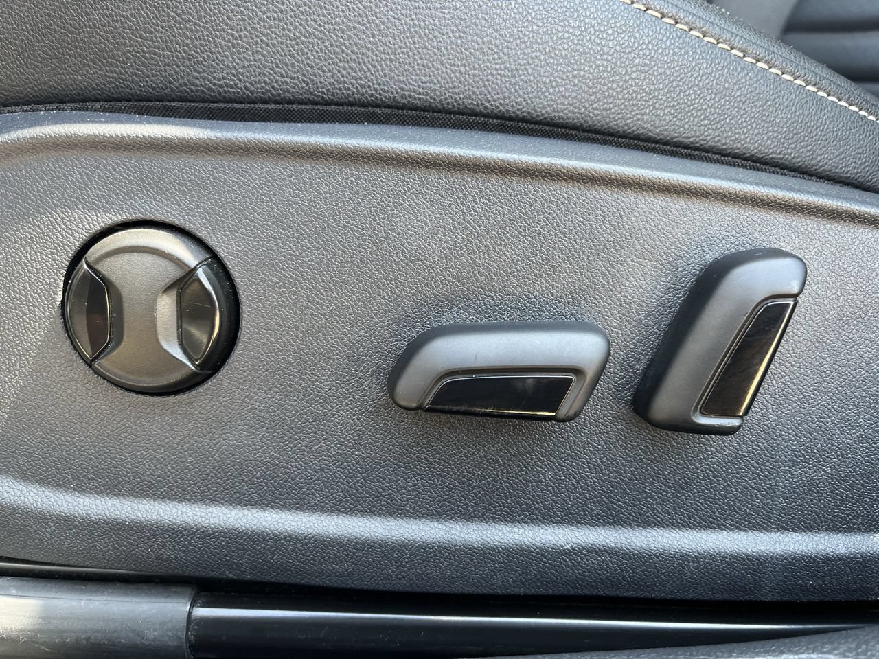 Used 2024 Volkswagen Jetta SE FWD image 24