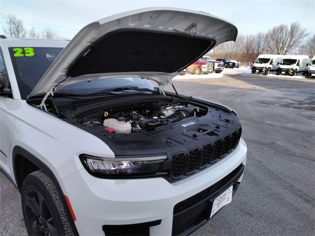 Used 2023 Jeep Grand Cherokee L Laredo image 11
