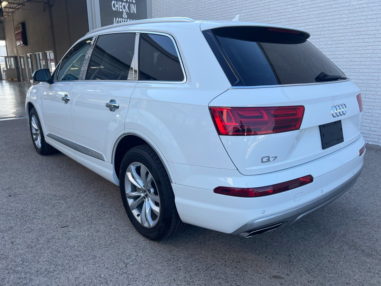 Used 2019 Audi Q7 3.0T Premium w/ Convenience Package AWD/4WD image 6