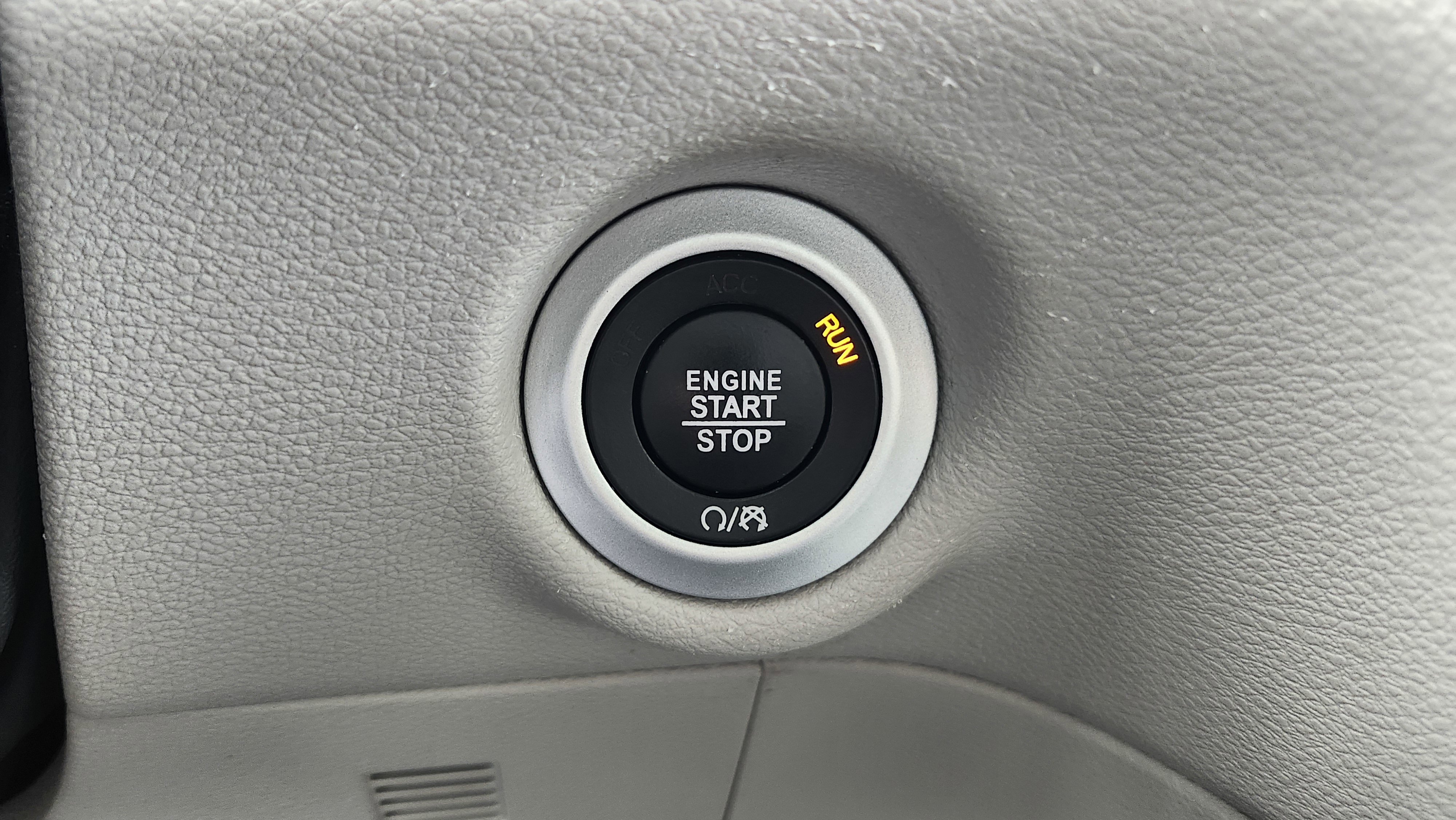 Used 2023 Chrysler Pacifica Touring-L image 8