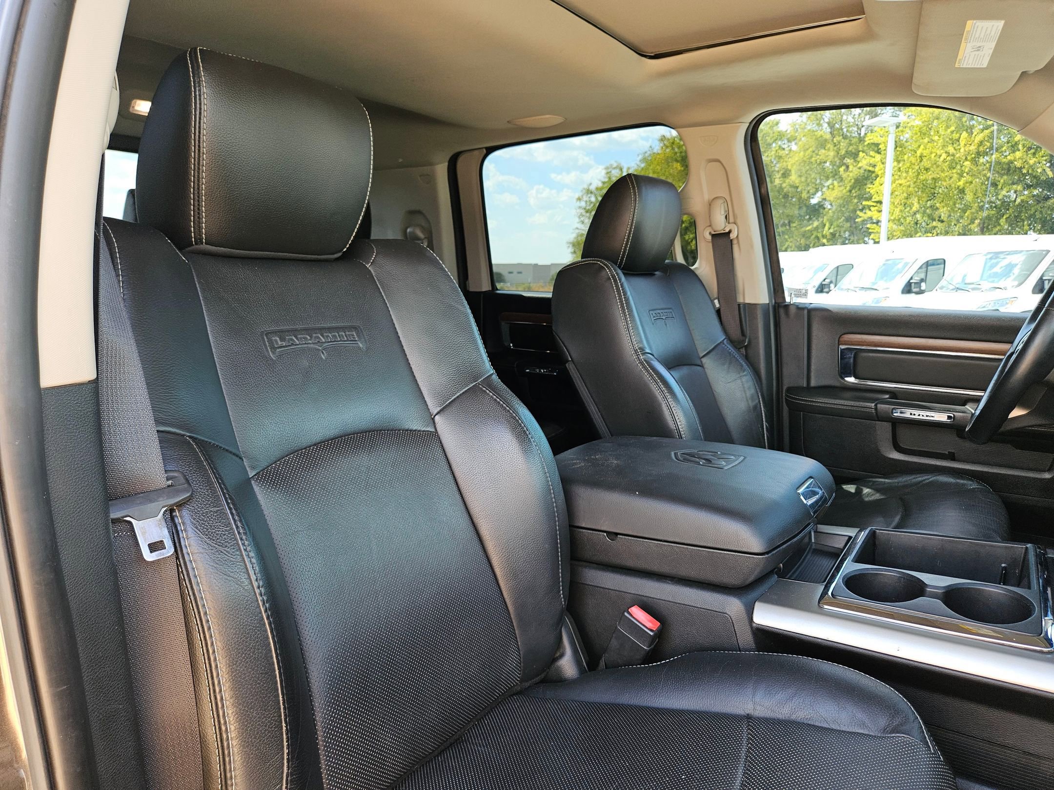 Used 2014 RAM 3500 Laramie w/ Protection Group image 30