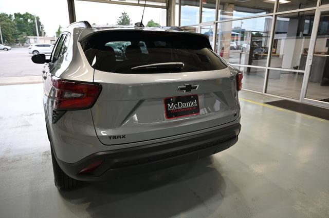 New 2026 Chevrolet Trax LT w/ Sunroof Package FWD image 6