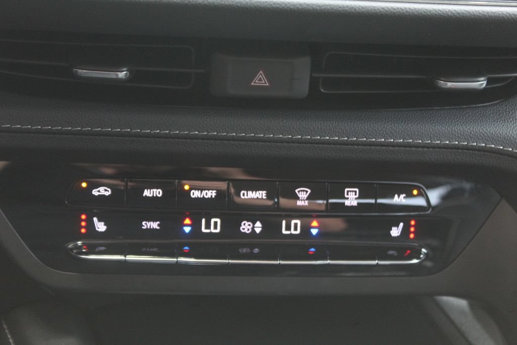 Used 2023 Buick Envision Essence FWD image 23