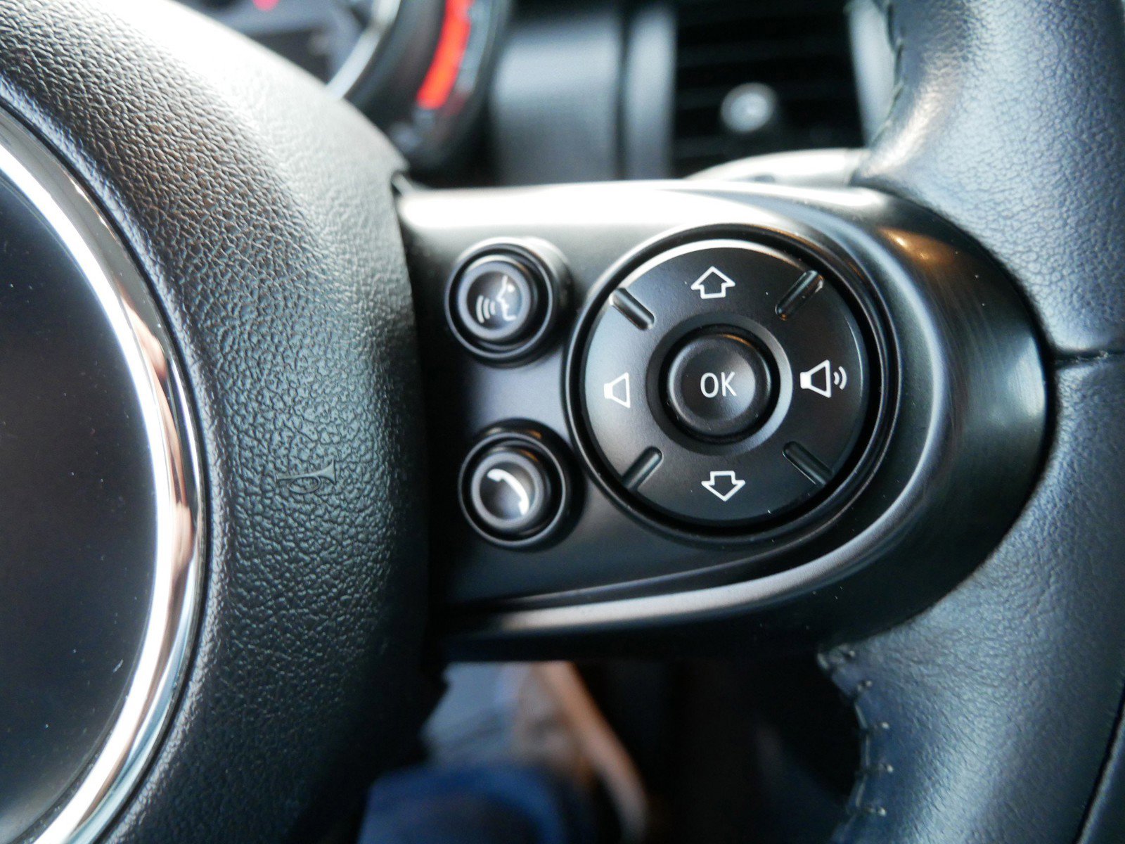 Used 2018 MINI Cooper 4-Door Hardtop image 26