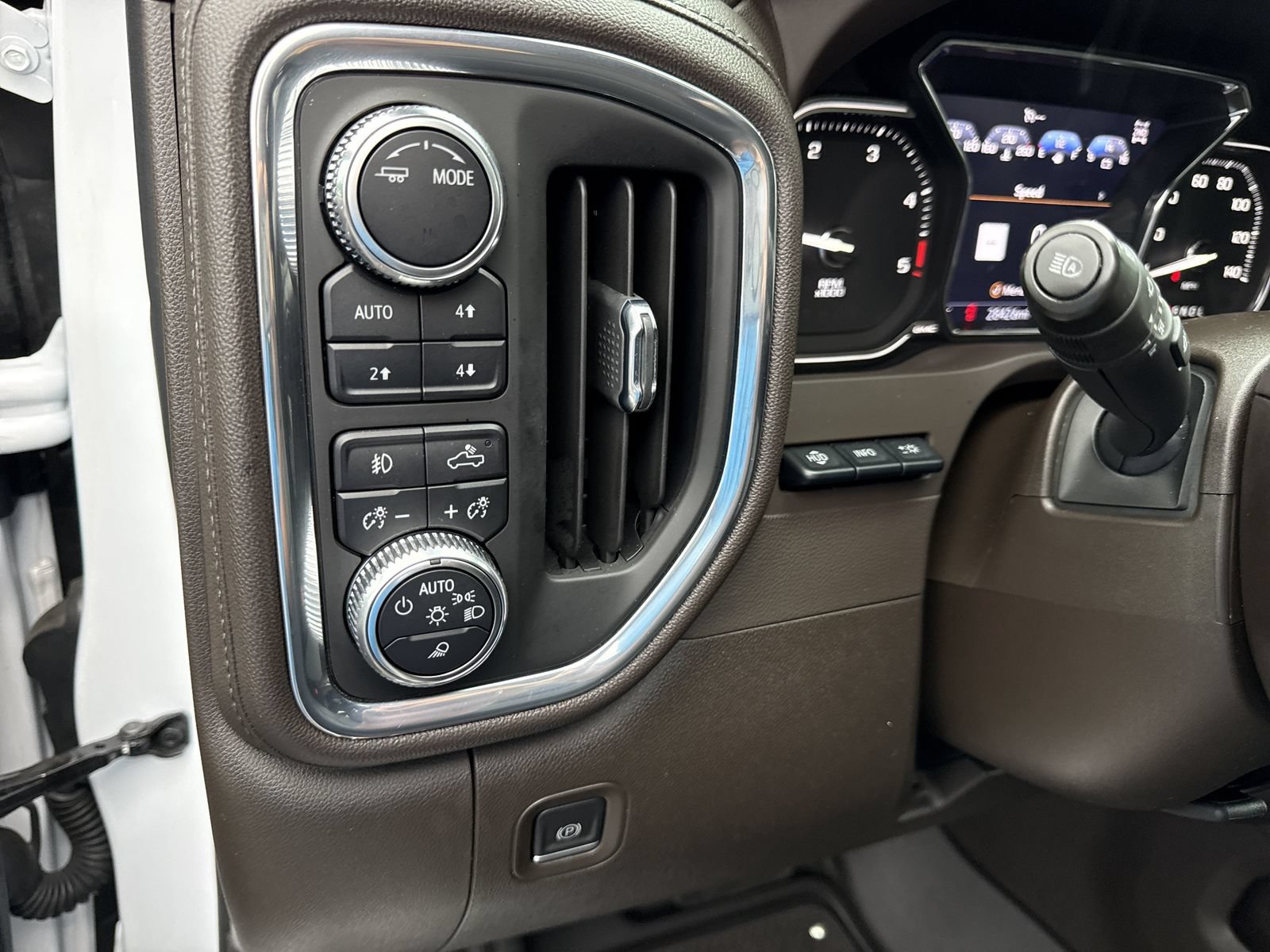 Used 2023 GMC Sierra 2500 Denali w/ Denali Ultimate Package AWD/4WD image 17