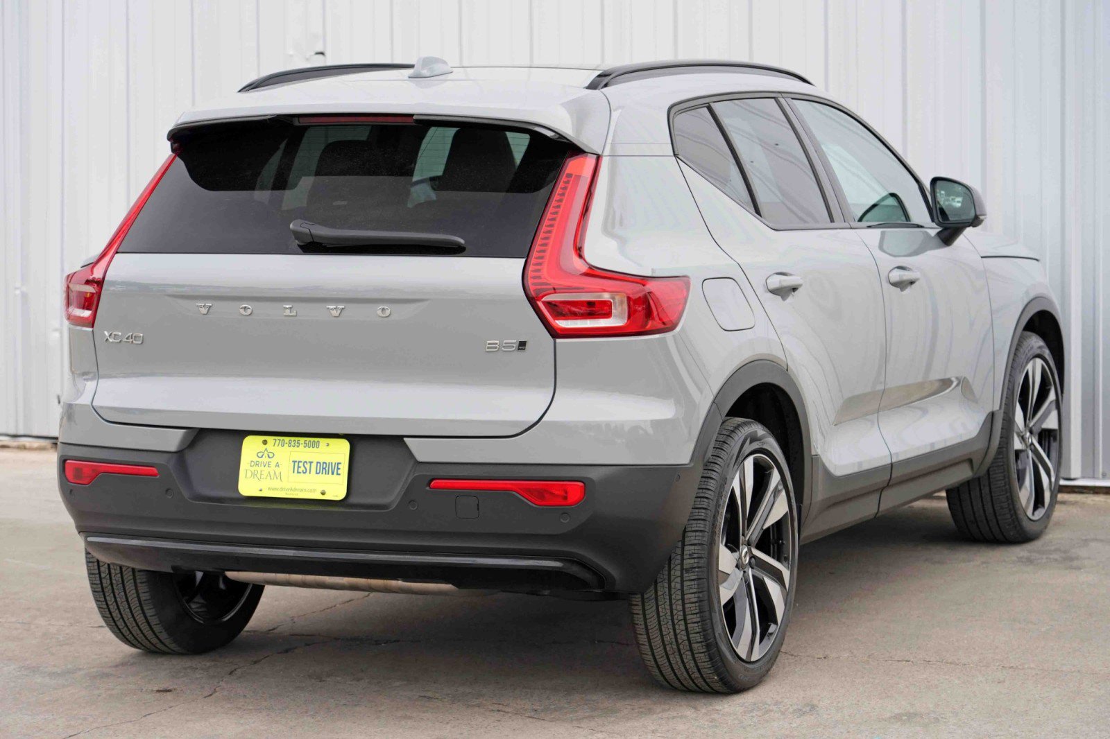 Used 2024 Volvo XC40 B5 Ultimate w/ Protection Package Premier image 55