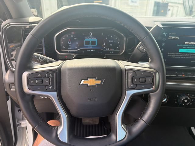Used 2024 Chevrolet Silverado 1500 LT AWD/4WD image 17