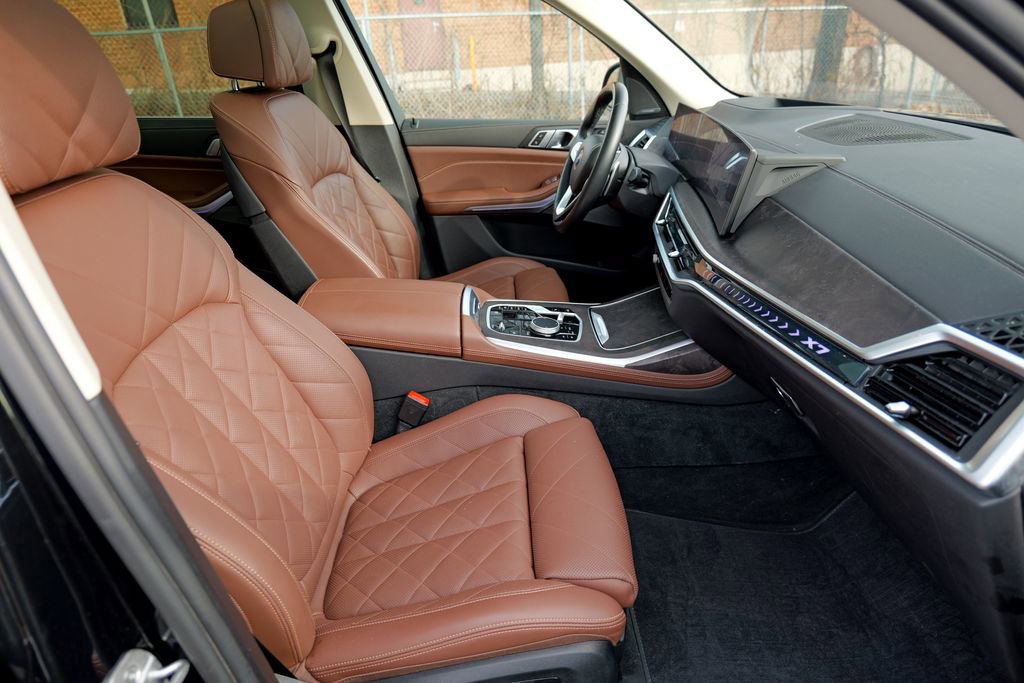 Used 2023 BMW X7 xDrive40i w/ Premium Package image 40