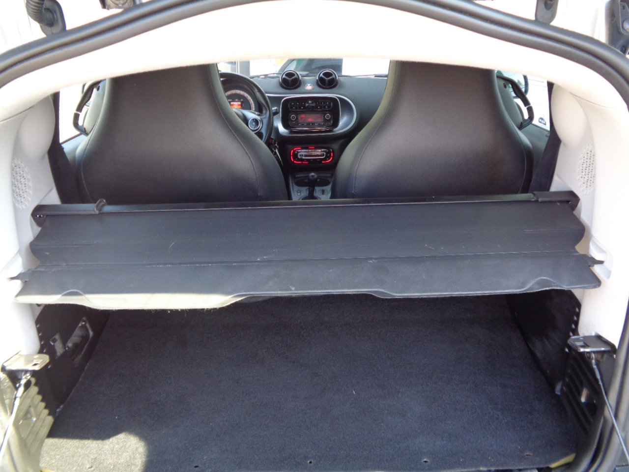 Used 2016 smart fortwo passion image 31