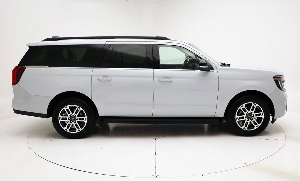 Used 2025 Ford Expedition Max Active AWD/4WD image 3
