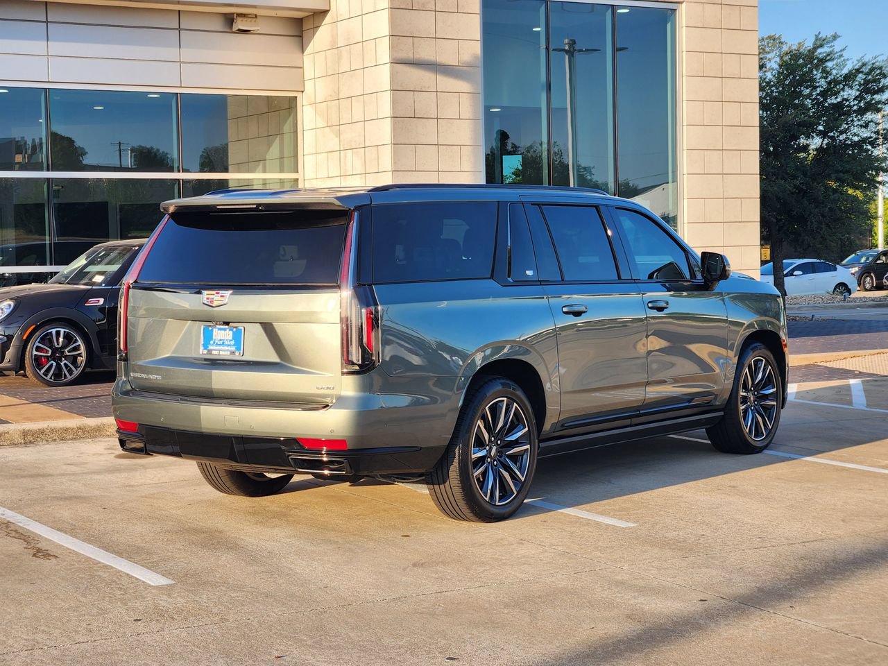 Used 2024 Cadillac Escalade ESV Sport Platinum AWD/4WD image 5