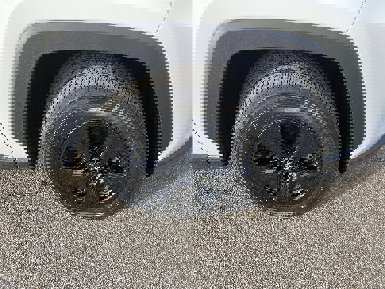 Used 2019 Toyota RAV4 XLE w/ Convenience Package image 8