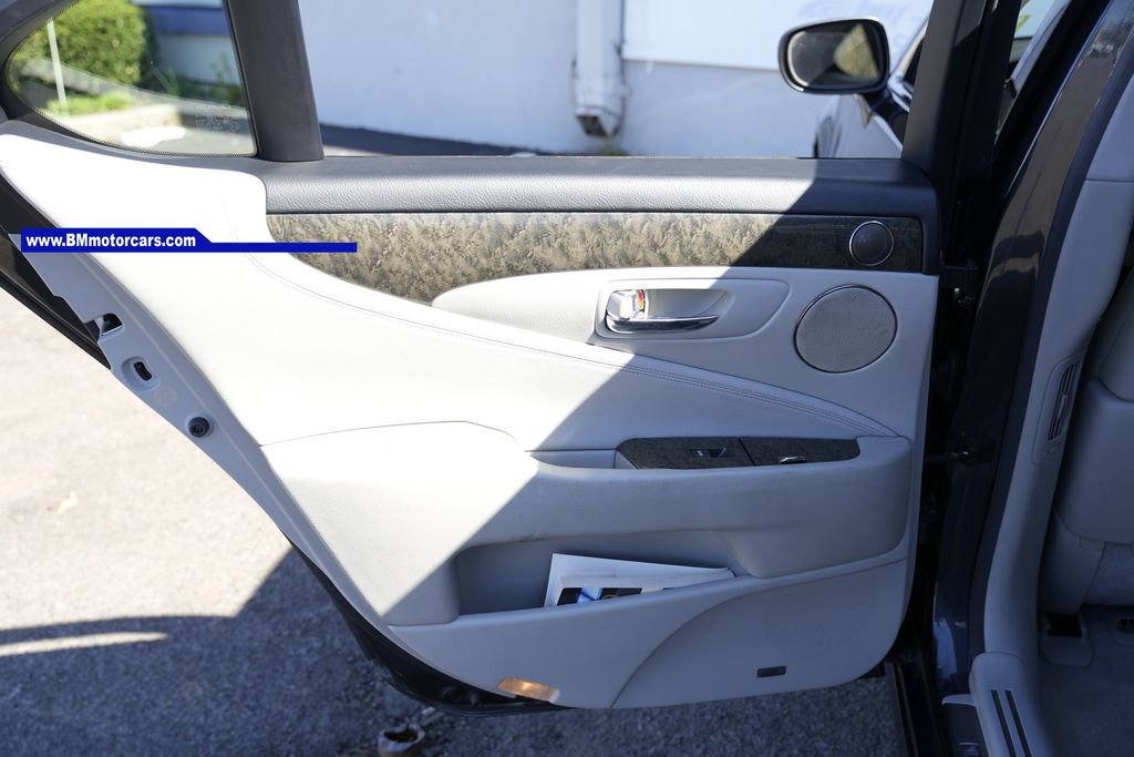 Used 2007 Lexus LS 460 image 27