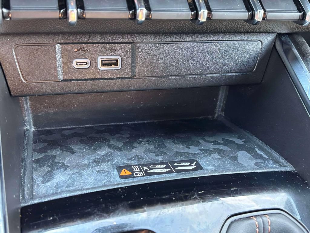 Used 2025 GMC Canyon AT4 w/ AT4 Premium Package AWD/4WD image 18