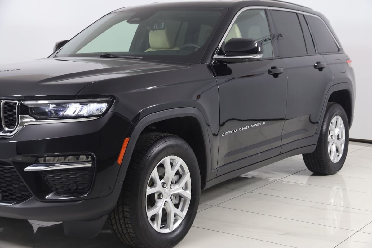 Used 2023 Jeep Grand Cherokee Limited w/ Luxury Tech Group II AWD/4WD image 53