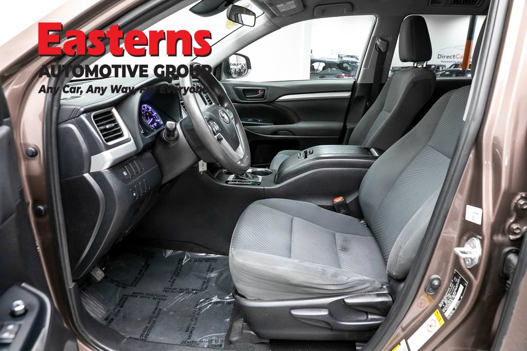 Used 2019 Toyota Highlander LE FWD image 13