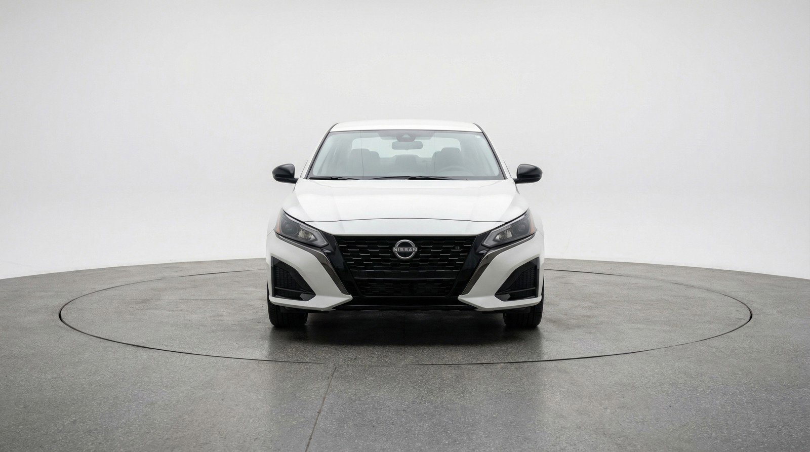 Used 2025 Nissan Altima 2.5 SV FWD image 2