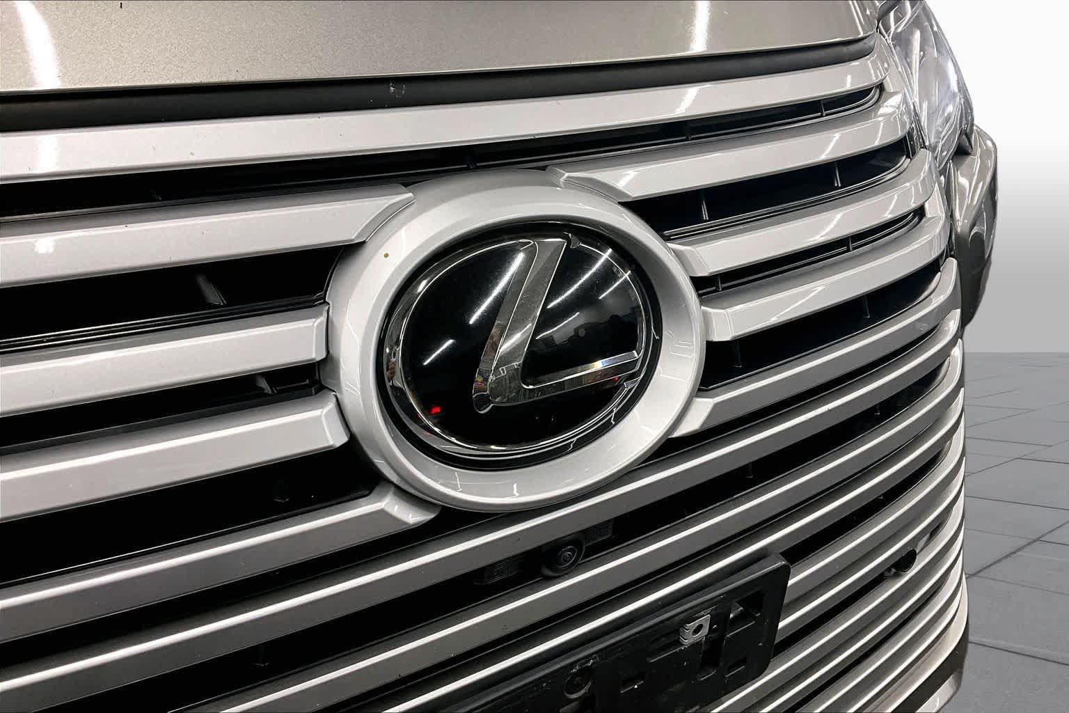 Used 2022 Lexus LX 600 4WD w/ Luxury Package image 29