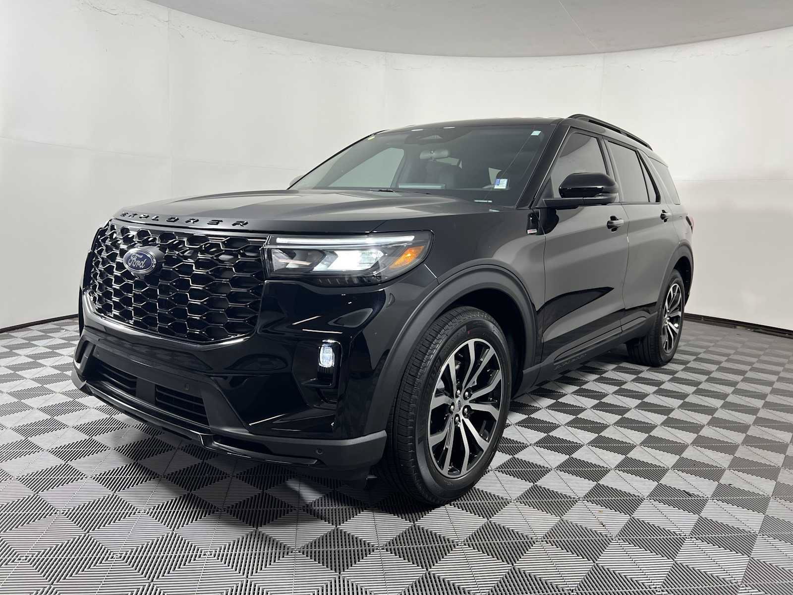 New 2026 Ford Explorer ST-Line RWD image 3