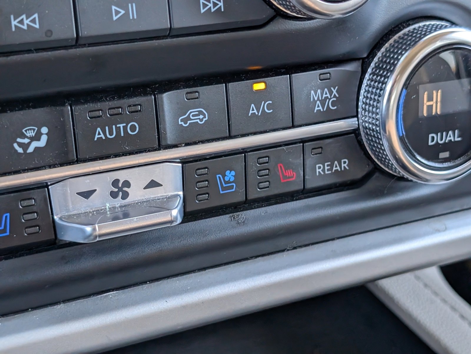 Used 2023 Ford Expedition Limited image 19