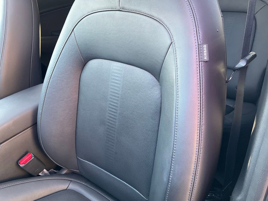 Used 2022 Hyundai Kona Limited w/ Cargo Package image 16