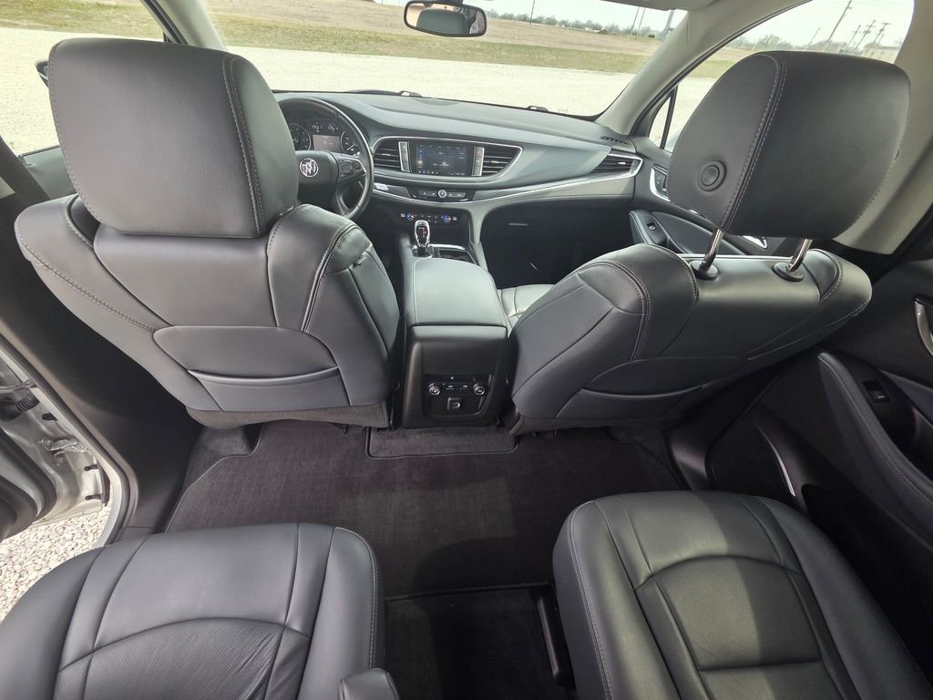 Used 2021 Buick Enclave Essence image 27