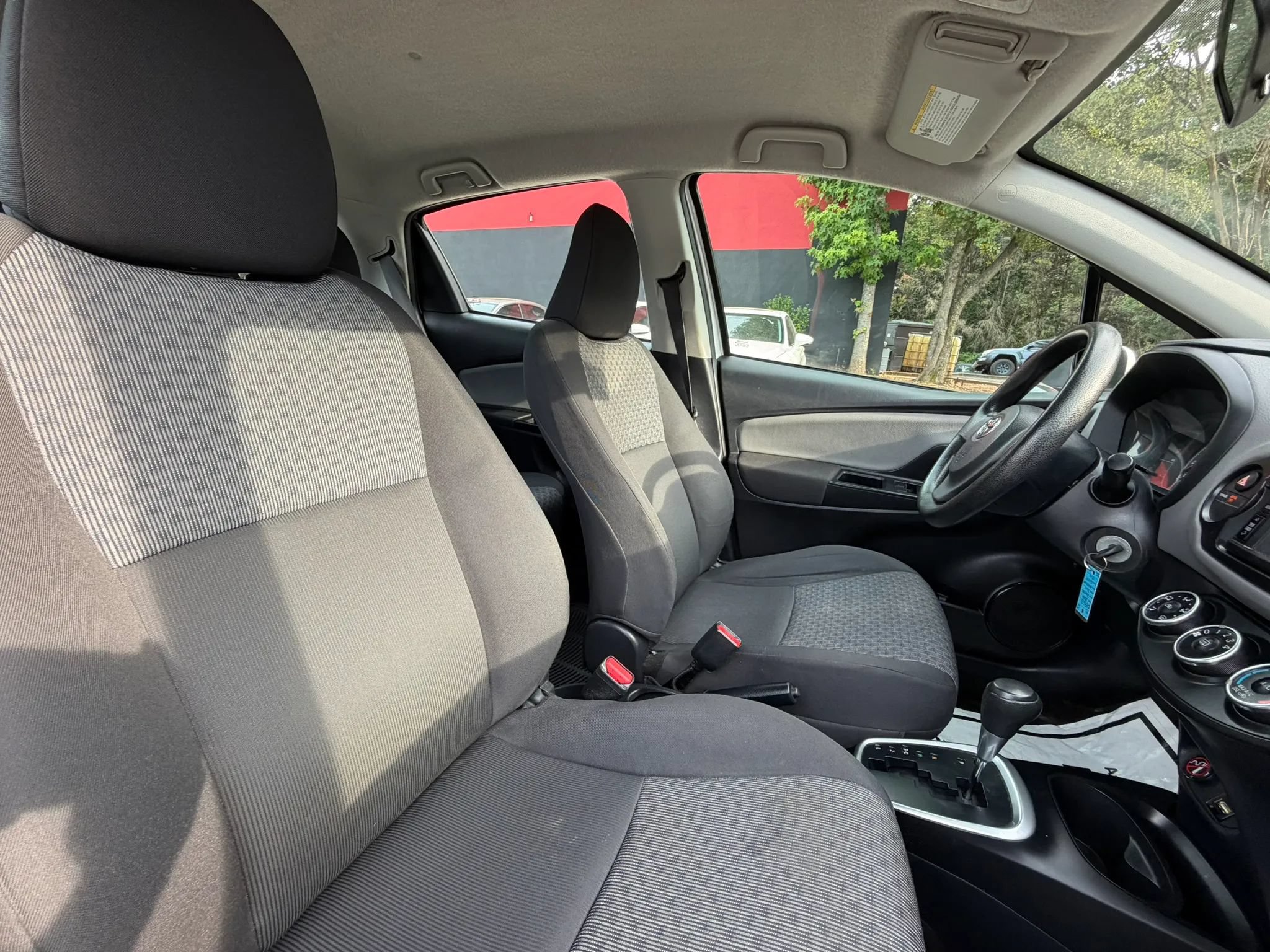 Used 2016 Toyota Yaris L FWD image 21