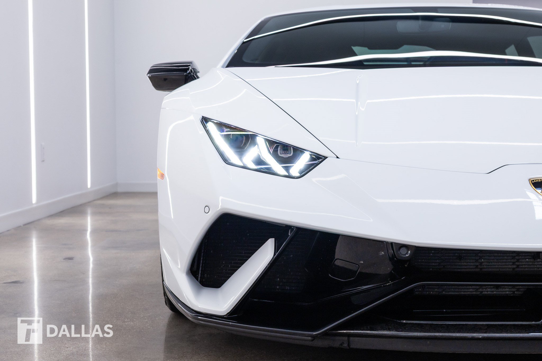 Used 2018 Lamborghini Huracan Performante AWD/4WD image 21