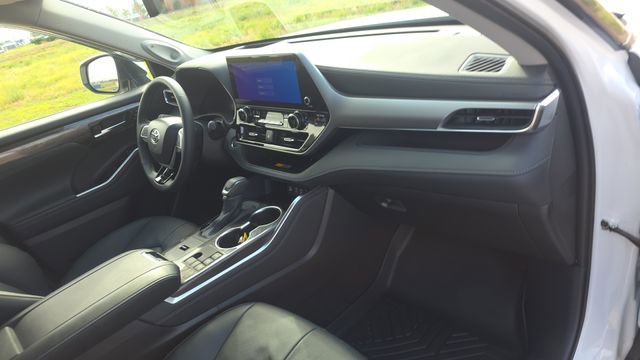 Used 2026 Toyota Highlander Platinum AWD/4WD image 30