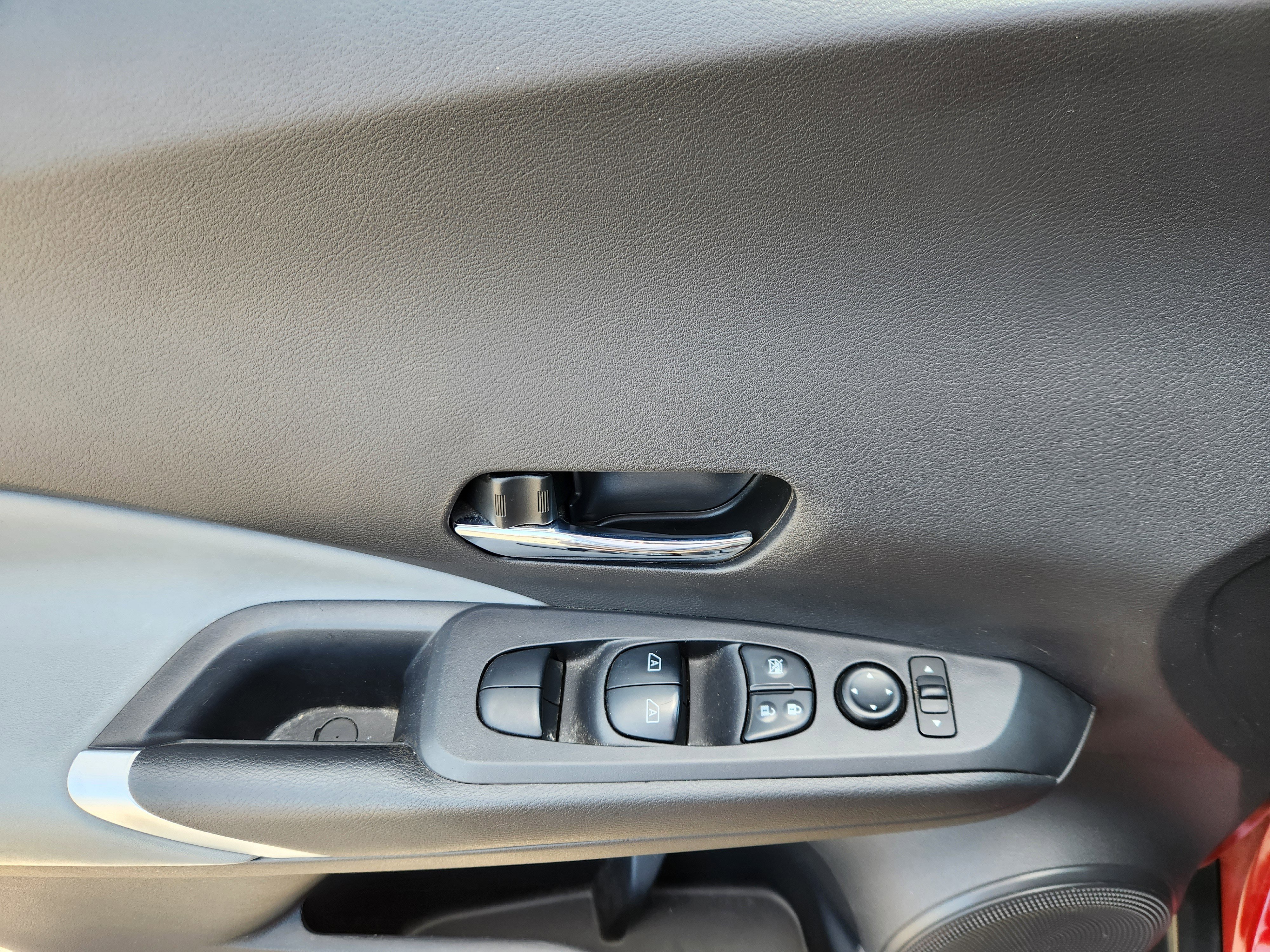 Used 2022 Nissan Kicks SR w/ Premium Package image 16