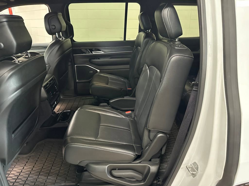 Certified 2024 Jeep Wagoneer Series II AWD/4WD image 37