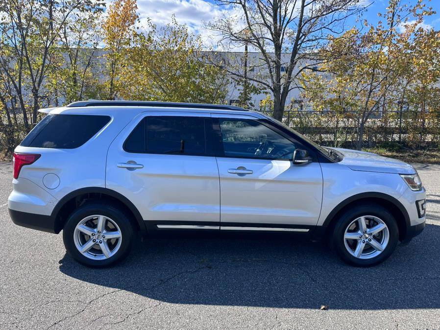 Used 2016 Ford Explorer XLT w/ Equipment Group 202A image 9