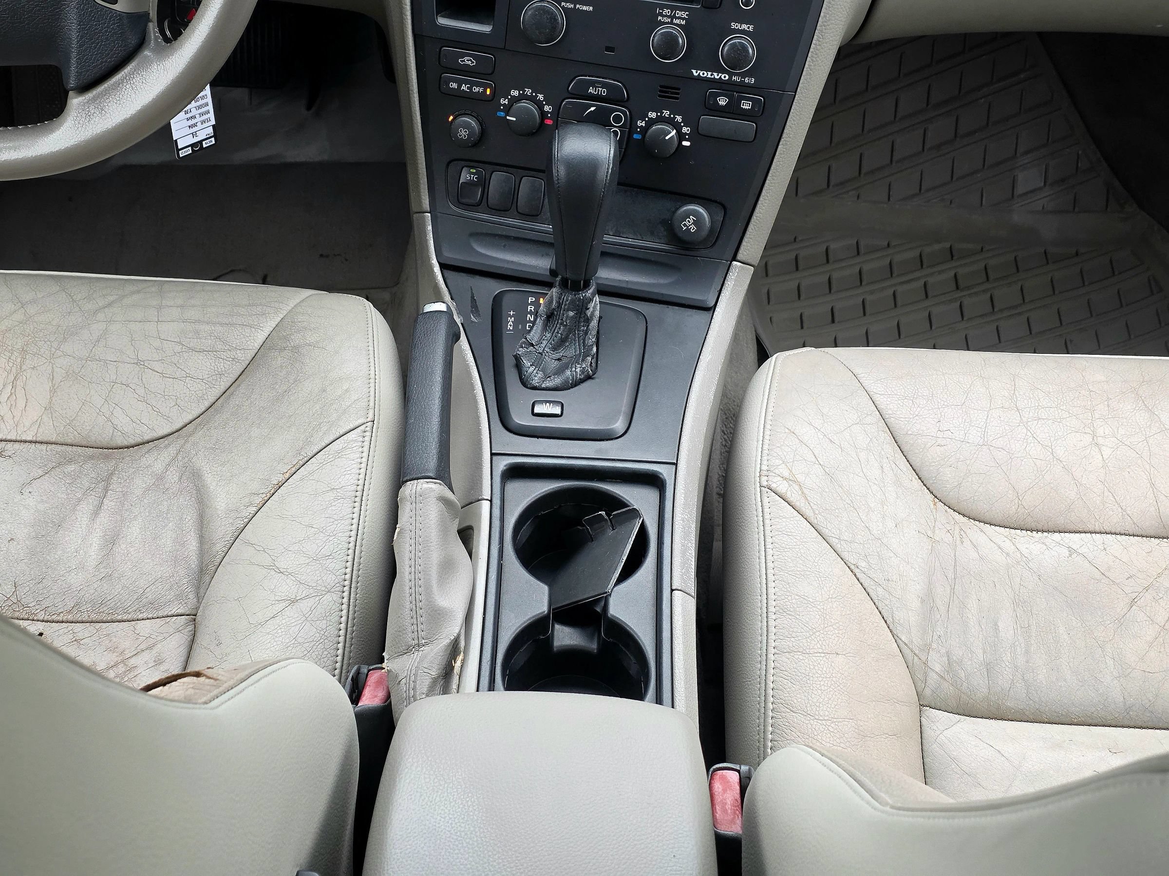Used 2004 Volvo V70 2.5T FWD image 25