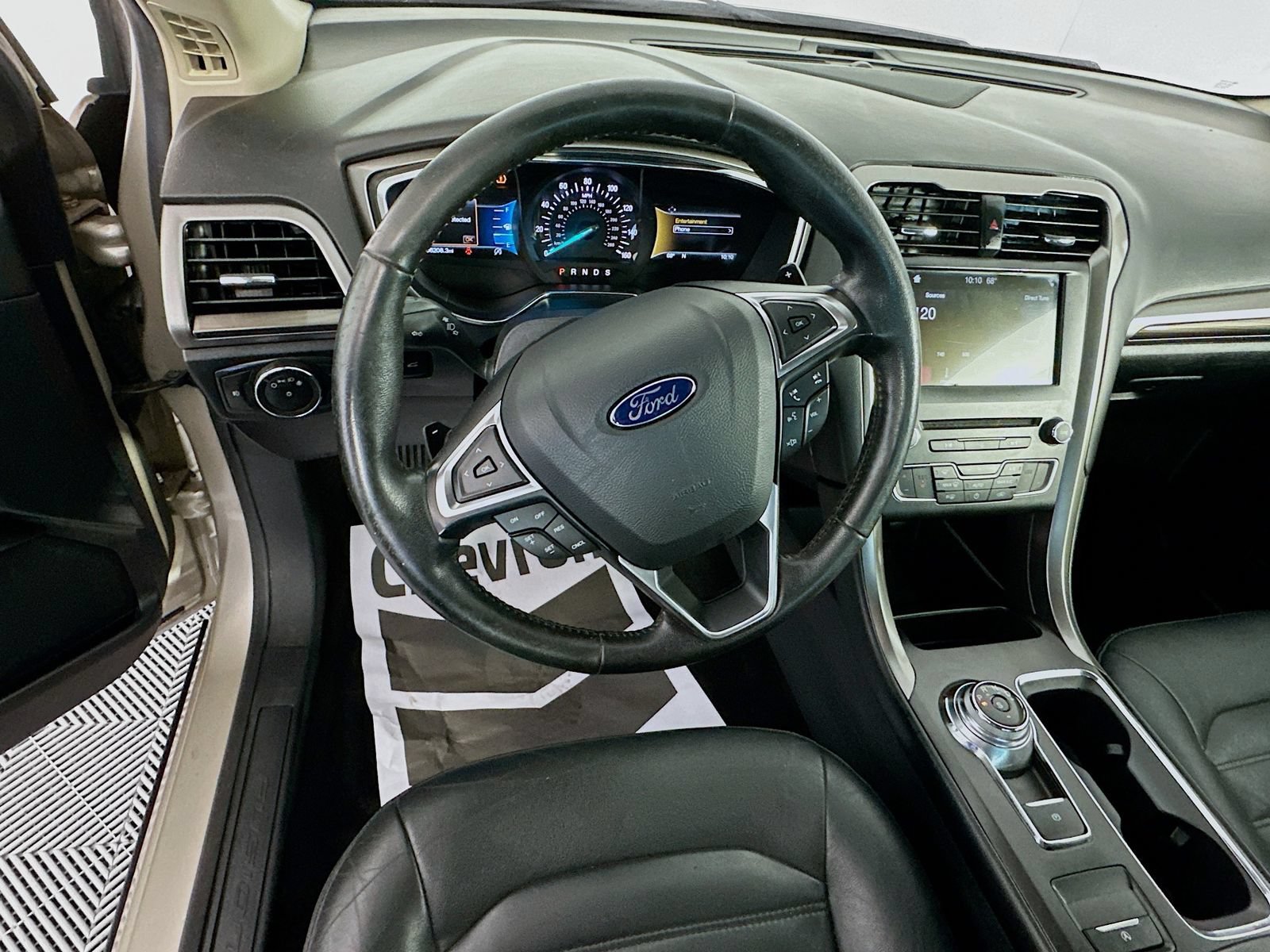 Used 2017 Ford Fusion SE w/ Fusion SE Technology Package FWD image 11