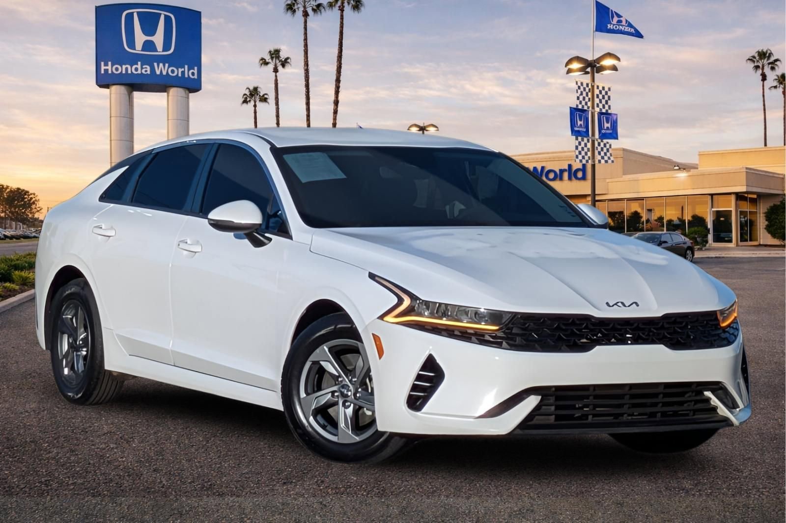 Used 2023 Kia K5 LXS image 2