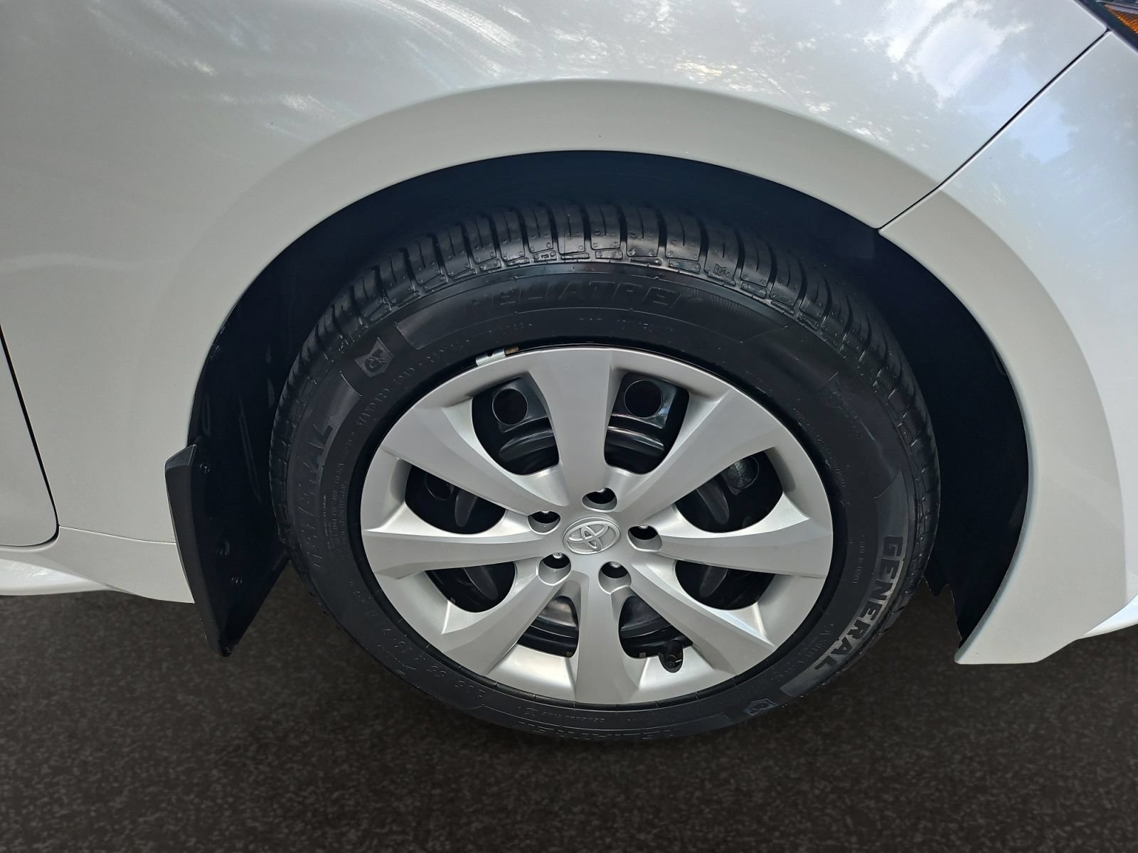 Used 2026 Toyota Corolla LE FWD image 40