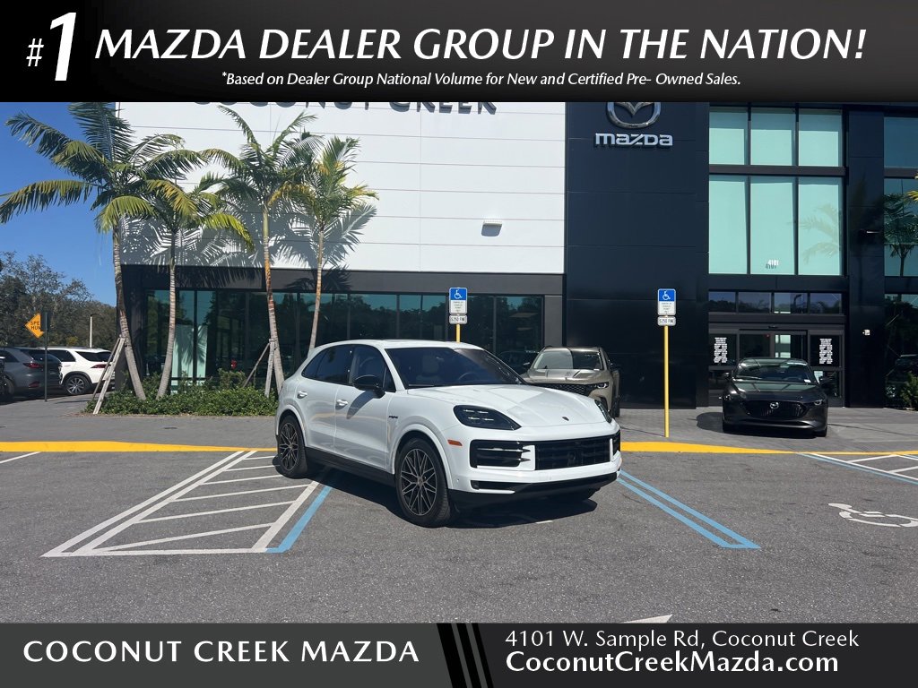 Used 2024 Porsche Cayenne S image 1