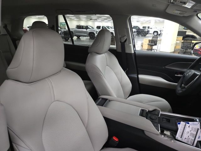 New 2026 Toyota Grand Highlander XLE image 10
