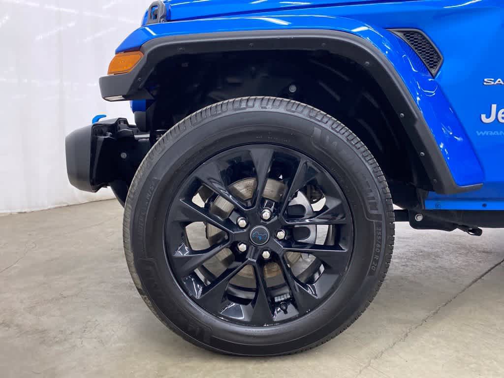 Used 2024 Jeep Wrangler Unlimited Sahara AWD/4WD image 11
