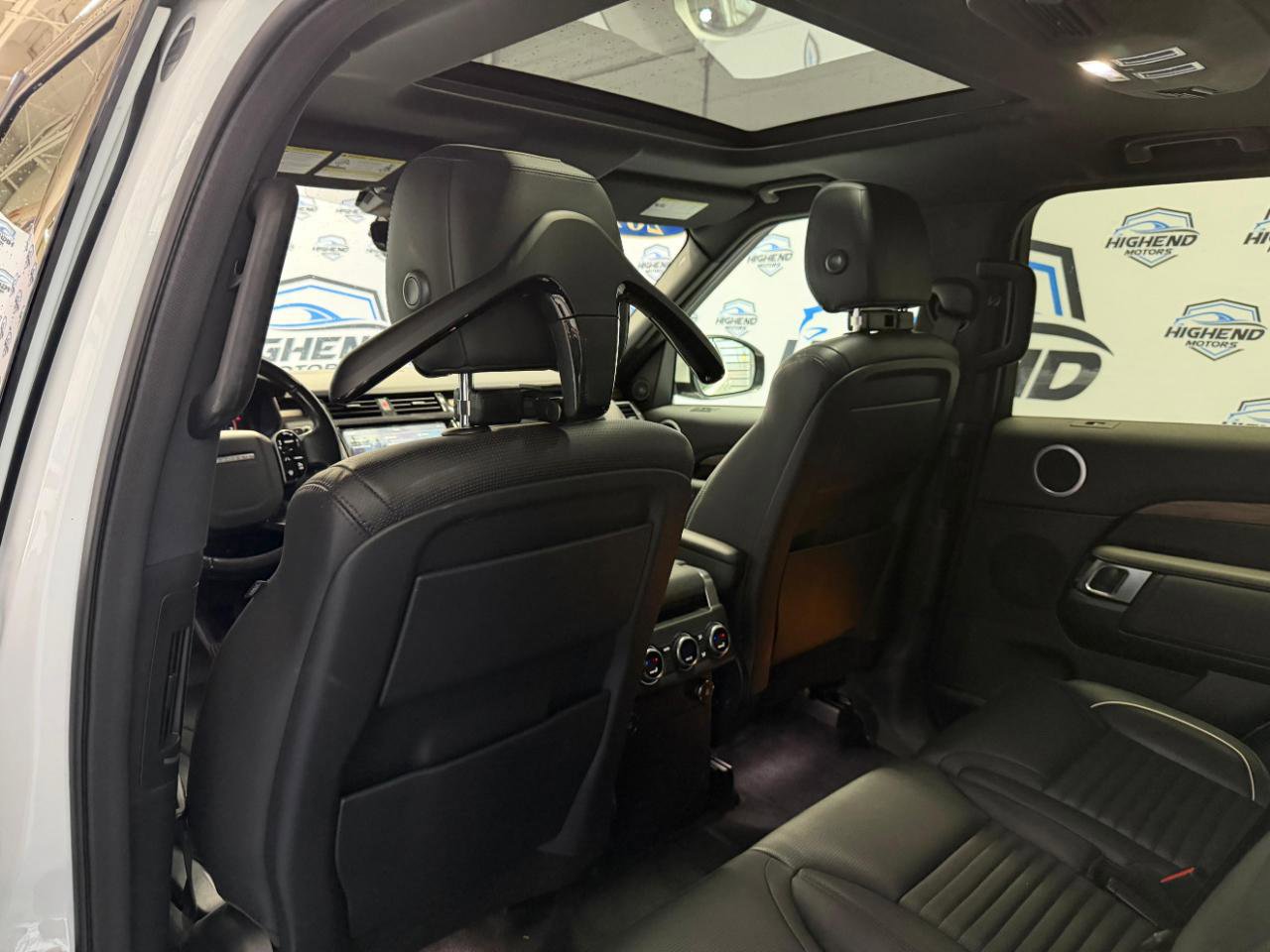 Used 2020 Land Rover Discovery HSE AWD/4WD image 19