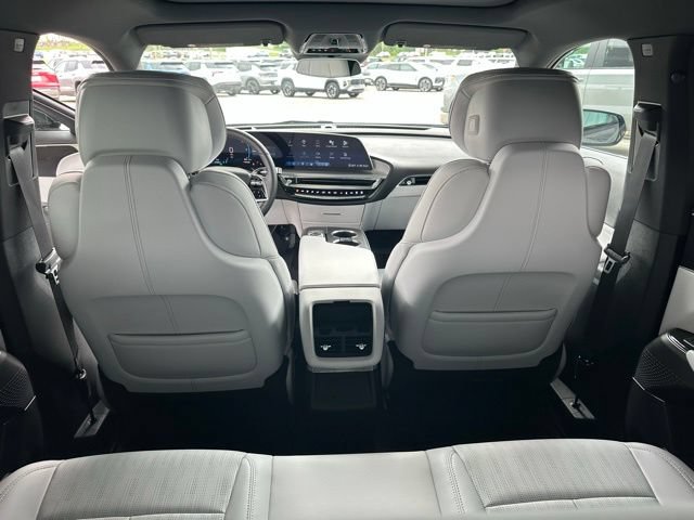 Used 2024 Cadillac Lyriq Luxury AWD/4WD image 21