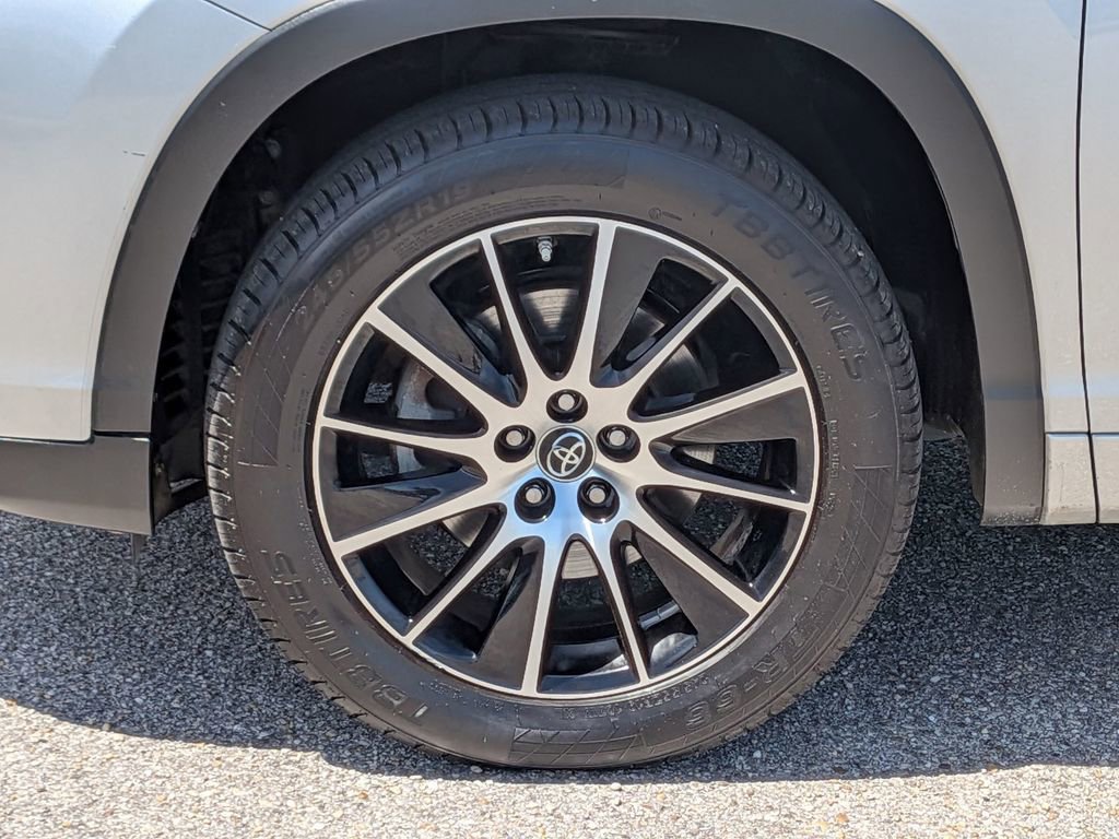 Used 2018 Toyota Highlander SE FWD image 11