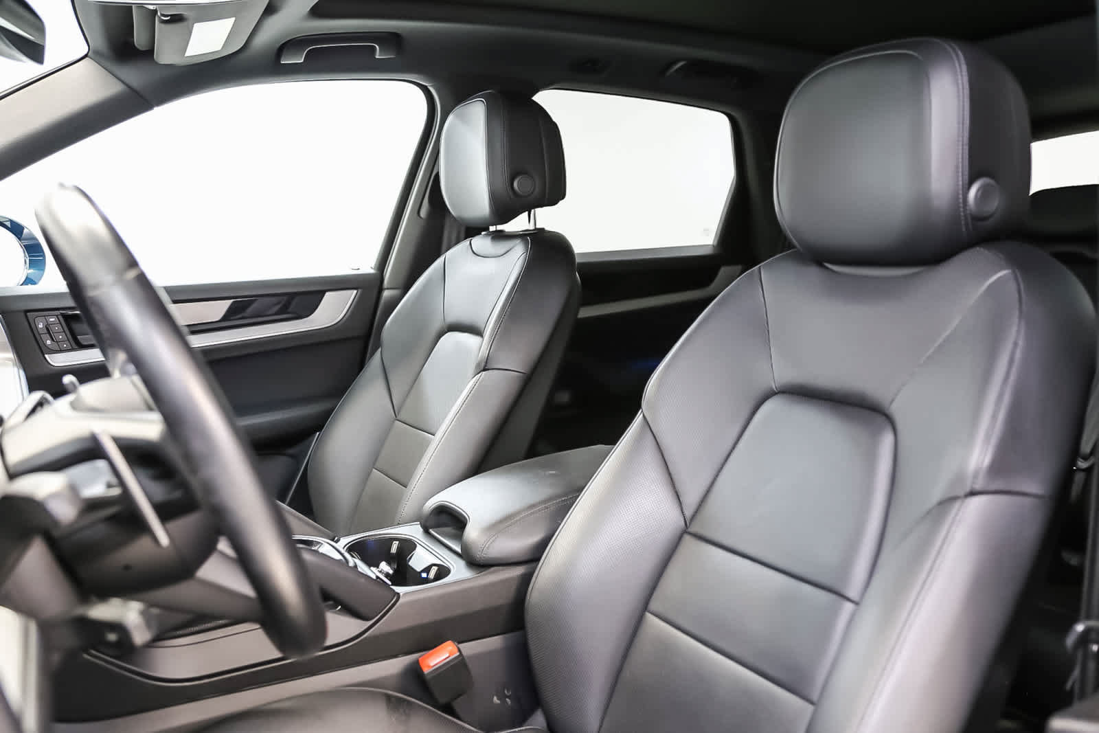 Certified 2024 Porsche Cayenne AWD/4WD image 5