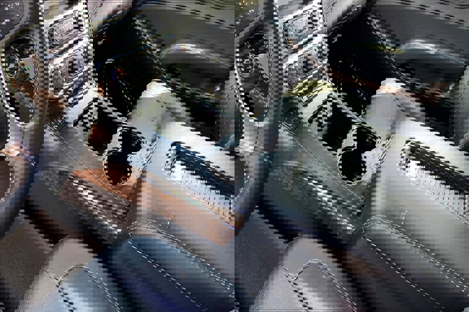 Used 2016 Chevrolet Tahoe LT w/ Luxury Package image 16