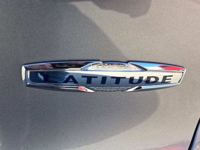 Used 2021 Jeep Cherokee Latitude w/ Mopar Interior Package image 15